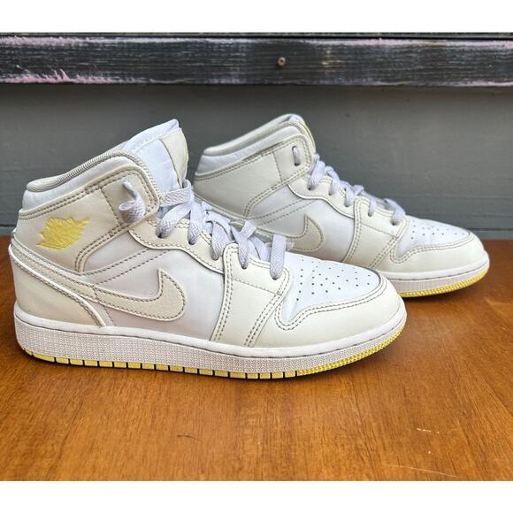 Nike Air Jordan 1 Mid GS White Yellow Youth Size 3.5Y FD8780-181 - Picture 3 of 10